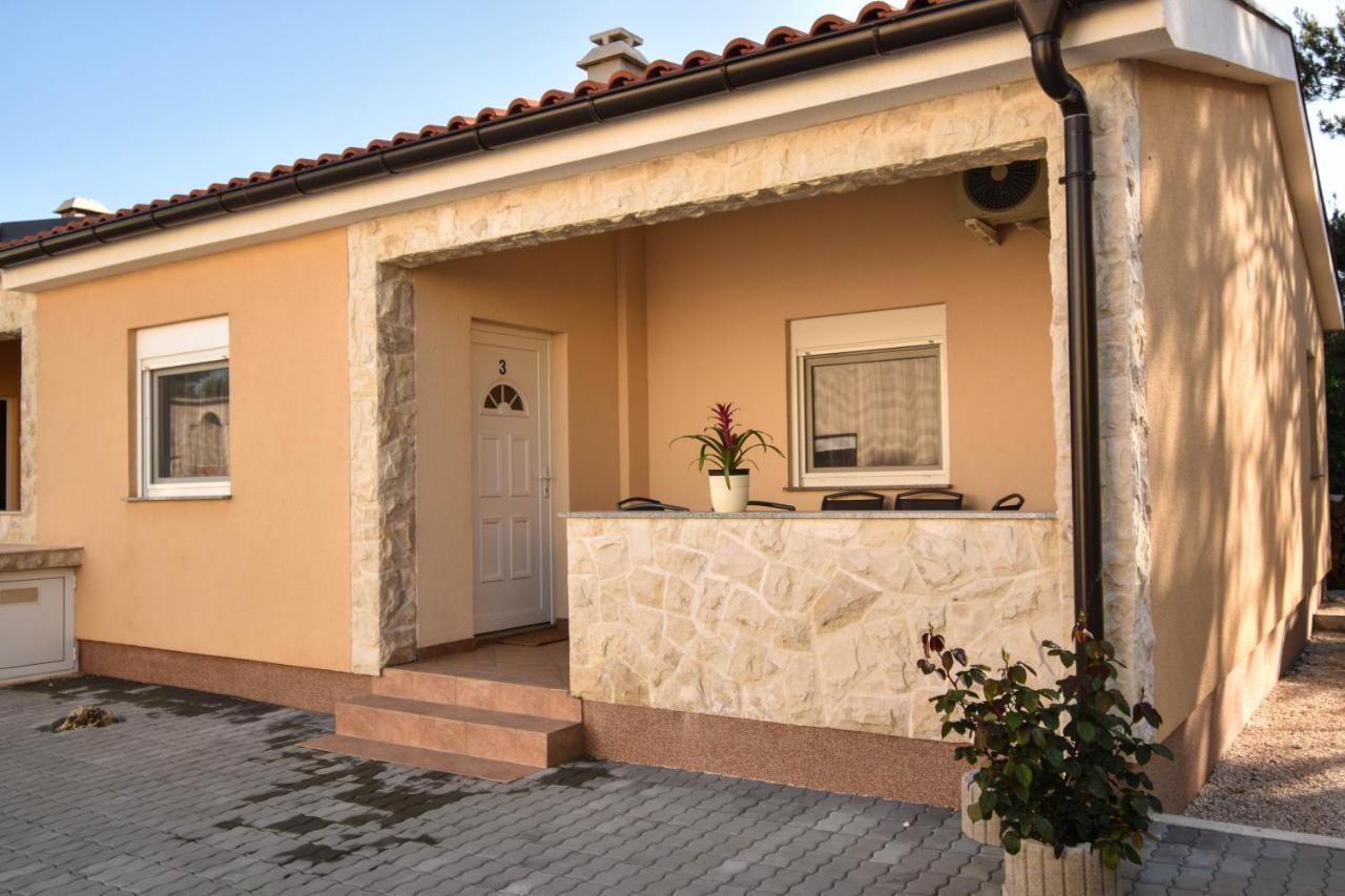 Apartmani Lukic Vir Buitenkant foto