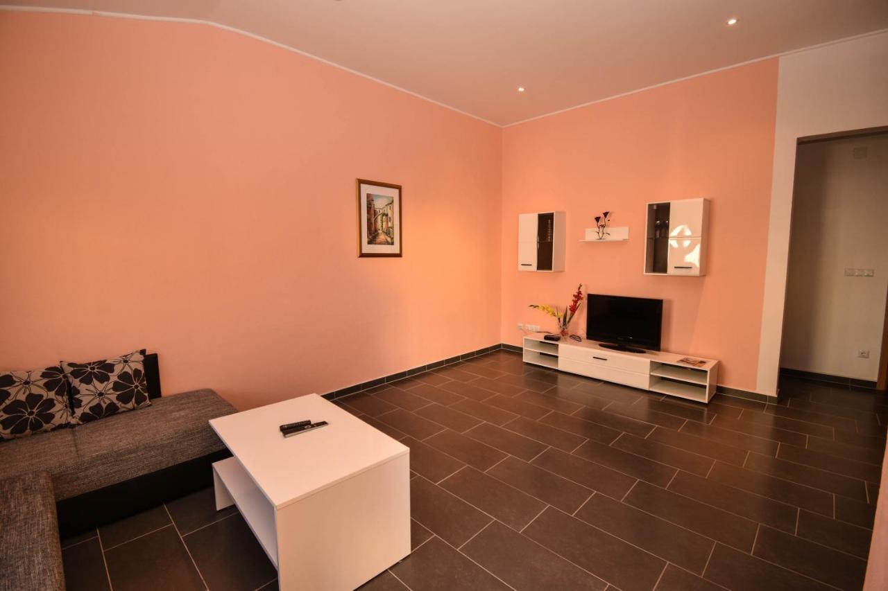 Apartmani Lukic Vir Buitenkant foto