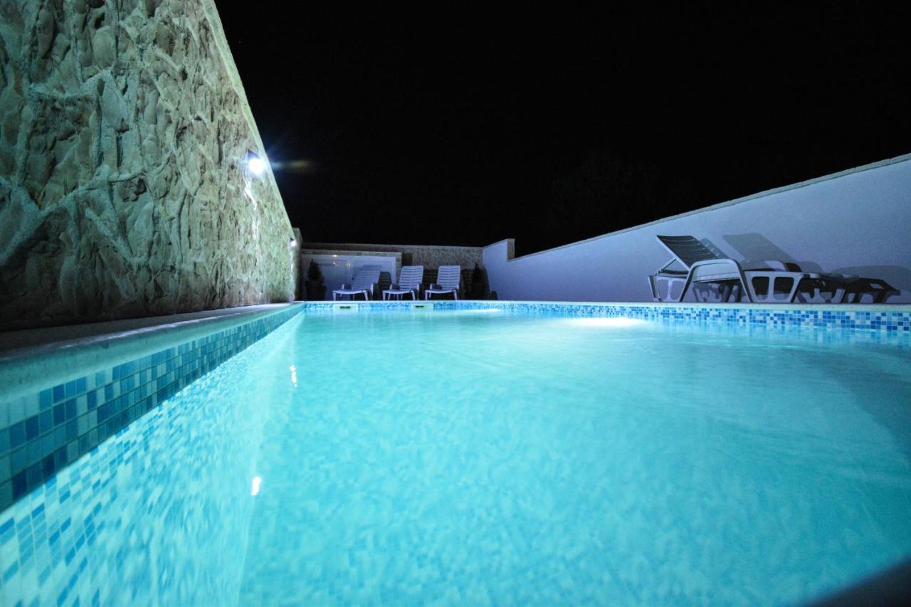 Apartmani Lukic Vir Buitenkant foto