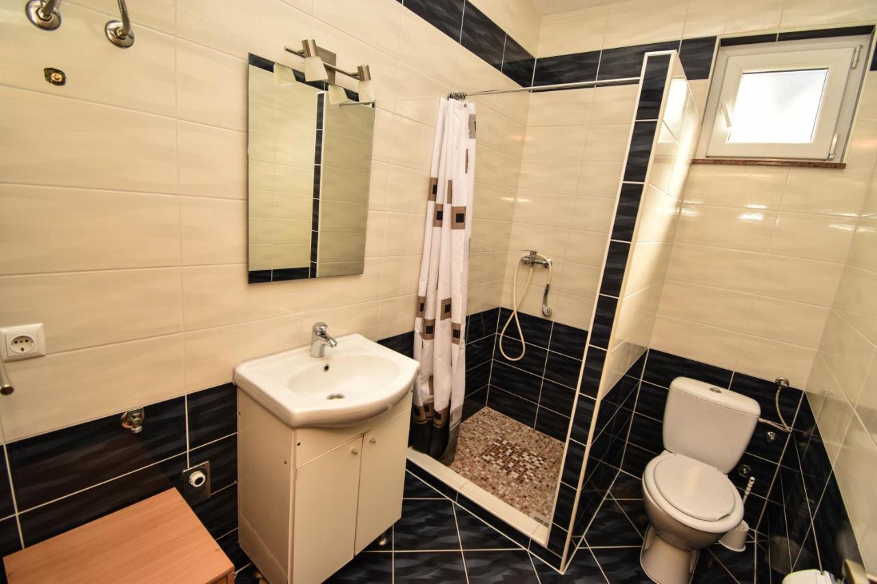 Apartmani Lukic Vir Buitenkant foto