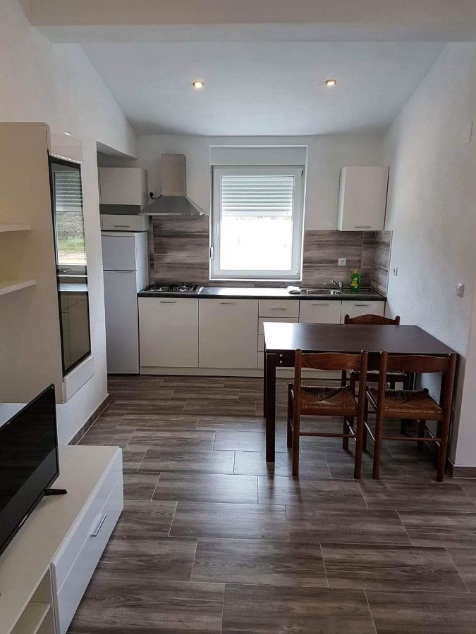Apartmani Lukic Vir Buitenkant foto
